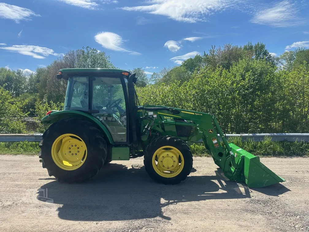 2018 John Deere 5065E